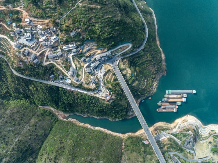 四进三回｜引入市场化运营理念——巫山江村从“灯下黑”变“网上红